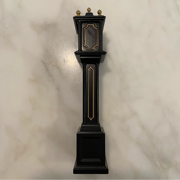 RETIRED Town Clock - Department 56, Heritage Village - Picture 4 of 10